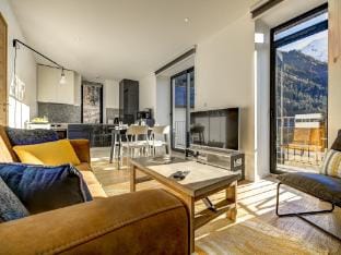 Stylish 4-Bed Alpine Escape, Chamonix Apartment in Chamonix
