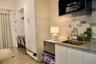 CavanaSuite near Mactan Airport/WhiteBeaches/Malls Apartment in Lapu-Lapu City