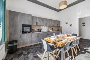 For up to 8 people Kaiser Wilhelm Bridge Apartment in Wilhelmshaven