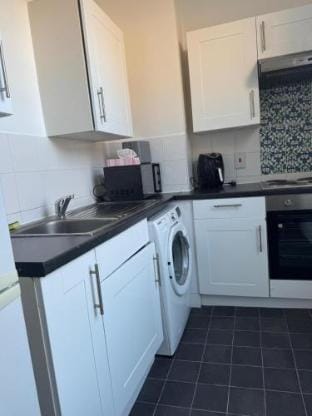 Smart Junction Apartment in Croydon
