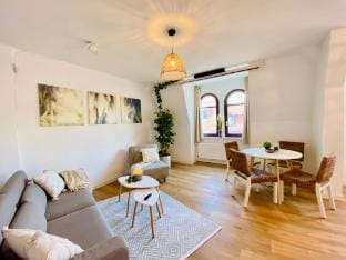 2R Apt - Home Cinema - Balcony - Wi-Fi & Kitchen Apartment in Magdeburg