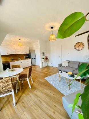 2R Apt - Home Cinema - Balcony - Wi-Fi & Kitchen Apartment in Magdeburg