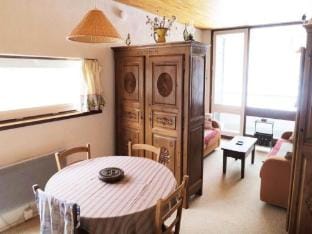 Apartment in Luberon with Ski-InSki-Out Access Apartment in Provence-Alpes-Côte d'Azur