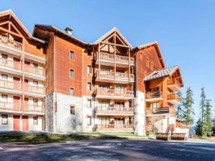 Apartment in Hautes-Alpes with Ski-In Access Apartment in Provence-Alpes-Côte d'Azur