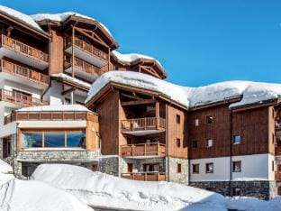 Studio Cabin in France with Ski-InSki-Out Apartment in Montvalezan