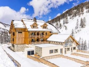 Apartment in Vars-les-Claux with Mountain Views Apartment in Provence-Alpes-Côte d'Azur