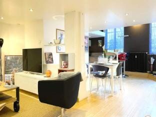 Artists Loft Parking Standing Apartment in Rouen
