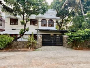 The Haven by Oshara Modern Kerala 3BHK AC WiFi Family Near Fort Kochi Parking Apartment in Kochi