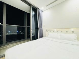 Halcyon Luxury Residence - Landmark 81 Apartment in Ho Chi Minh City