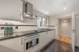 Elegant Mayfair One-Bedroom w/ Private Patio Apartment in City of Westminster