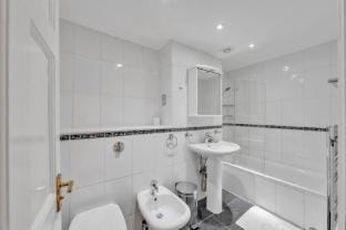 Contemporary One-Bedroom Mayfair Hideaway Apartment in City of Westminster