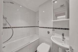 Sophisticated Mayfair One-Bedroom Home Apartment in City of Westminster