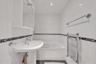 Boutique Mayfair One-Bedroom Suite Apartment in City of Westminster
