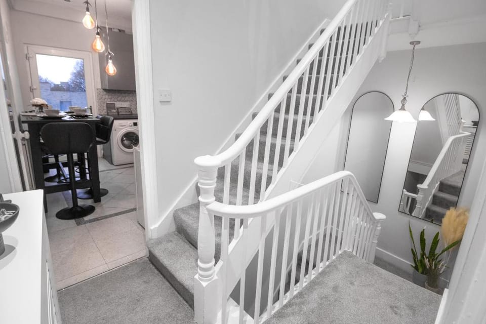 Stylish 2BD Near O2 WIFI Sleeps 6 Apartment in London Borough of Lewisham
