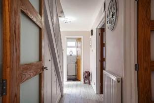 Spacious 4 Bed House - Sleeps 8 Apartment in Lowestoft