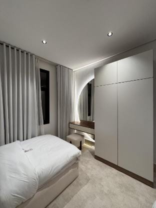 Luxiury Apartment with Sea-View Balcony & 98” TV Apartment in Al Khobar