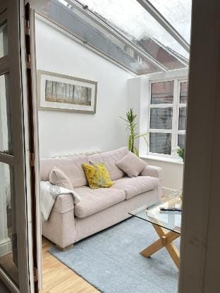 Rooksdown Town-House, Great for Group Get-Aways, Families & Contractors Apartment in Basingstoke