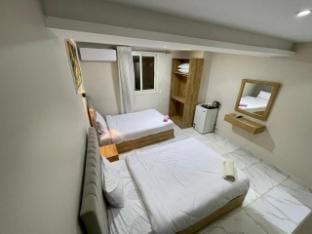 Pyramids Khufo Solar Boat Hotel Bed and Breakfast in Egypt