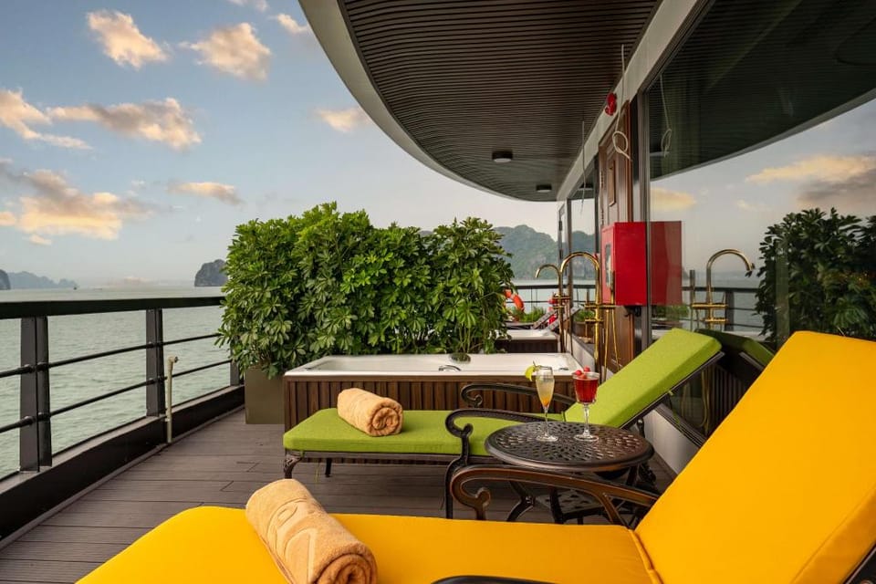 Lamour Cruise Hotel in Laos