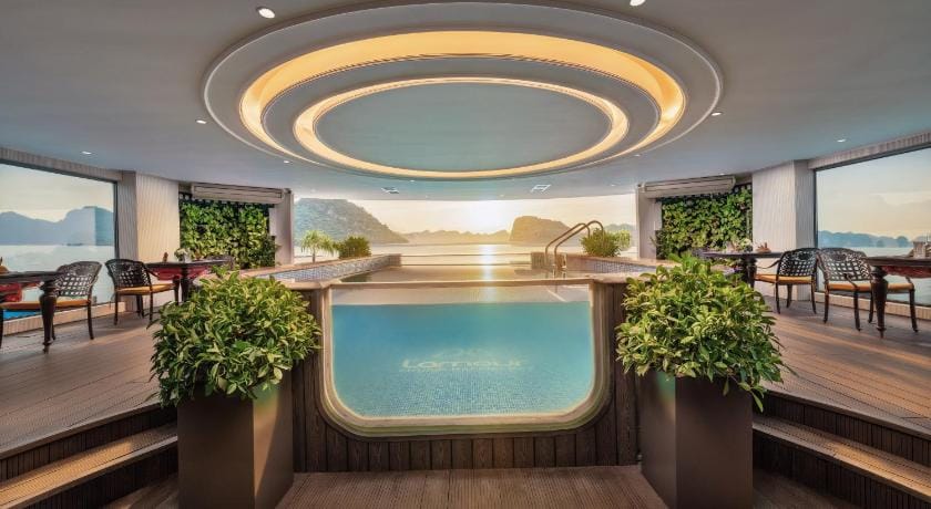 Lamour Cruise Hotel in Laos