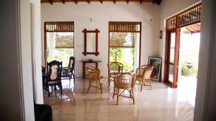 Breez Holiday Home Vacation rental in Gangawatakorale
