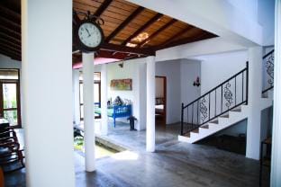 Breez Holiday Home Vacation rental in Gangawatakorale
