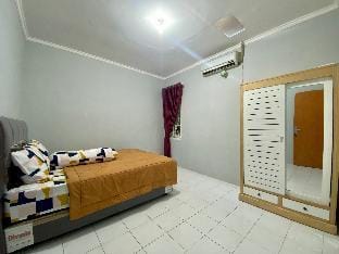 HomeStay Flamboyan 1 Vacation rental in Special Region of Yogyakarta