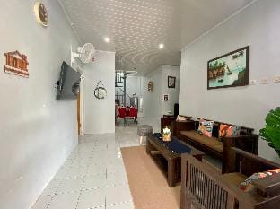 HomeStay Flamboyan 1 Vacation rental in Special Region of Yogyakarta