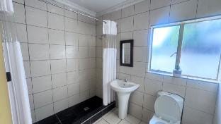 Specious Guesthouse In Bloem Vacation rental in South Africa