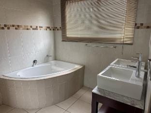 Modern Ensuite Room In Bloemfontein Vacation rental in South Africa