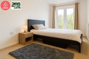 Slough | Apartment | Parking | Lift | Holiday Deal Vacation rental in Slough