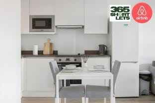 Entire House | Parking | Derby | Holiday Deals Vacation rental in Derby