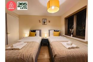Mon - Fri Stay | Apartment | Black Friday Deals Vacation rental in Ely