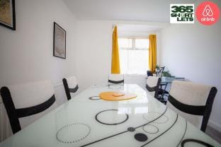 Hatfield | 3-Beds | Weekly | Black Friday Deals Vacation rental in Hatfield