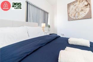 Slough | Weekly | Apartment | Black Friday Deals Vacation rental in Slough