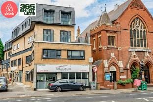 Slough | Weekly | Apartment | Black Friday Deals Vacation rental in Slough