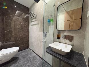 Dual bedroom Suite — Egardenstay “Somnath Palace” Vacation rental in Varanasi