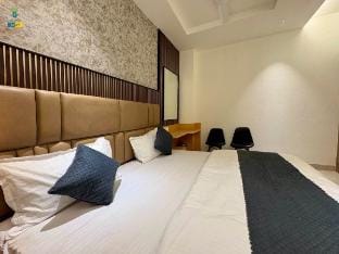 Egardenstay Deluxe Room- Ideal Short Stay Somnath Vacation rental in Varanasi