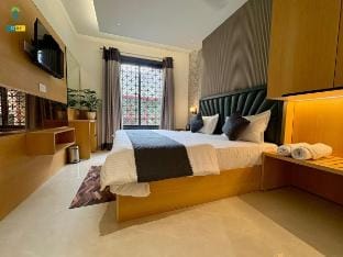 Egardenstay- Superior Double Room- Somnath Palace Vacation rental in Varanasi