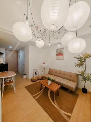 Wabi-Sabi: Spacious studio unit 3pax with sofa bed Vacation rental in Quezon City
