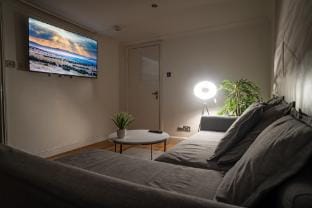 Central LDN Apartment Near Paddington + Hyde Park Vacation rental in City of Westminster