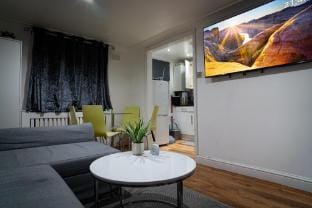 Central LDN Apartment Near Paddington + Hyde Park Vacation rental in City of Westminster