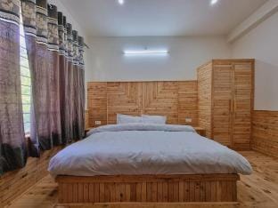 Dalhousie Hideaway 4BR Homestay by Homeyhuts Vacation rental in Himachal Pradesh
