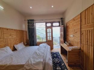 Dalhousie Hideaway 4BR Homestay by Homeyhuts Vacation rental in Himachal Pradesh
