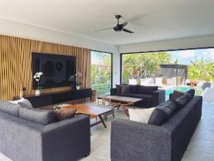 Large modern 5-bedroom villa Flamboyant Vacation rental in Bali