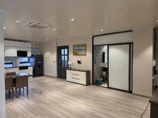 Spacious Private Suite - Central Ba Dinh Vacation rental in Hanoi