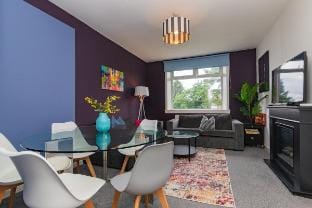 Modern Flat / 2BR / Sleeps 5 / WiFi / 5* Location Vacation rental in Bellshill