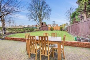 The House of Asha and Sunny Vacation rental in London Borough of Ealing
