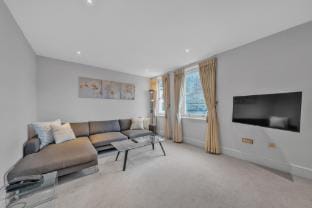 Elegant Two-Bedroom Mayfair Residence Vacation rental in City of Westminster