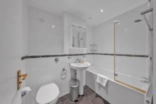 Elegant Two-Bedroom Mayfair Residence Vacation rental in City of Westminster